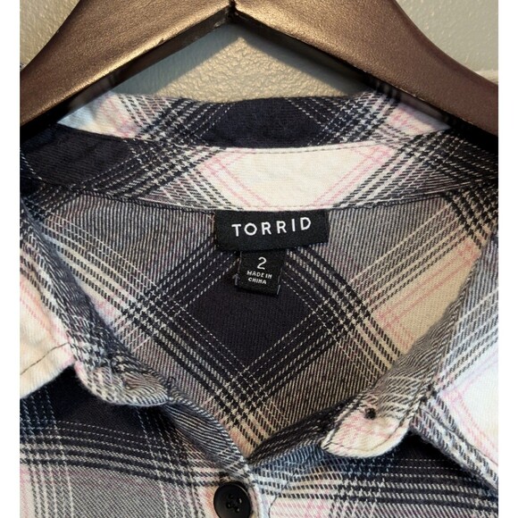 Torrid Size 2 2X Flannel Top Womens Pink Black Plaid Shirt Mushroom Button Up LS - Picture 3 of 5